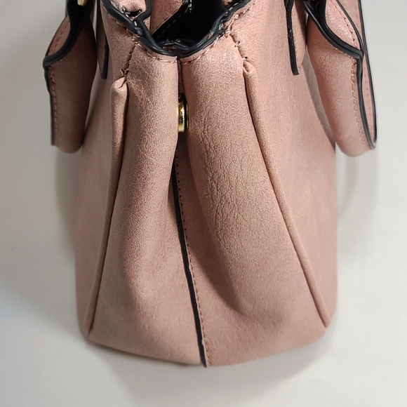 Isabelle Purse - Picture 11 of 11